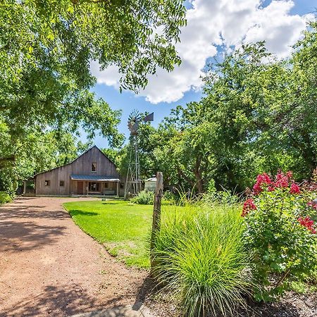 Ada'S Peach Street Hideaway - Whole House Villa Fredericksburg Exterior photo